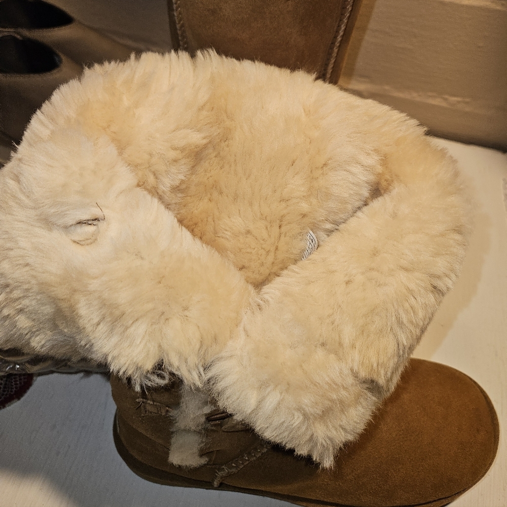 UGG Bailey Triple Button II in Chesnut Women Size 10 - Picture 6 of 8